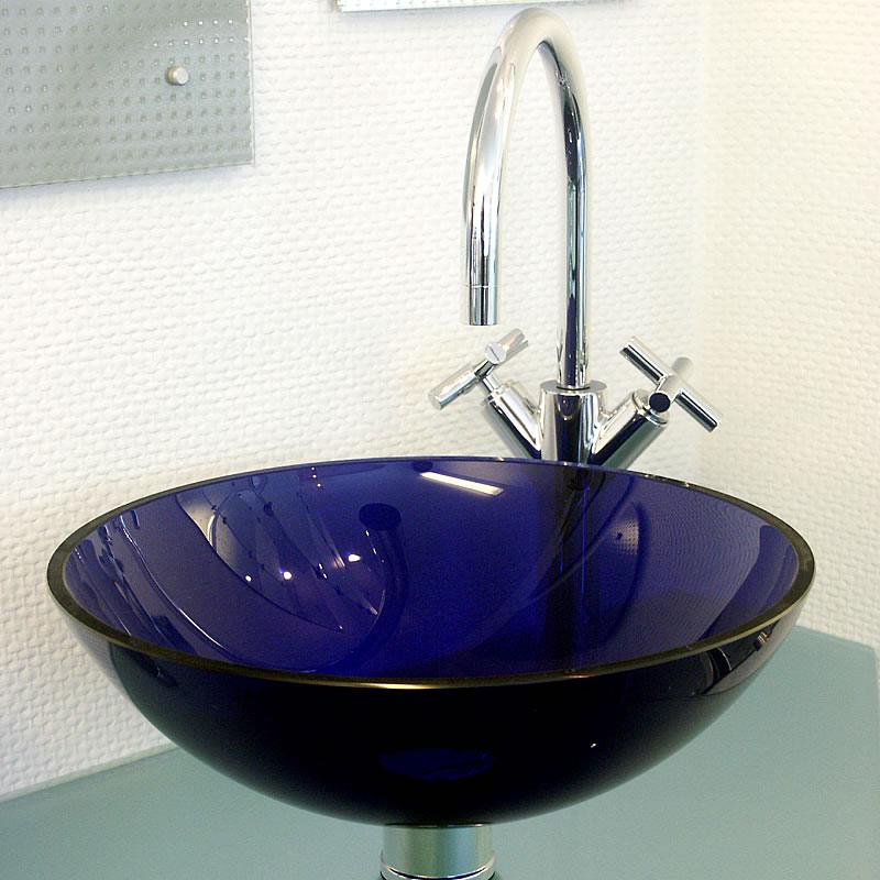 Waschtischablage in Satinato mit Glaswaschbecken